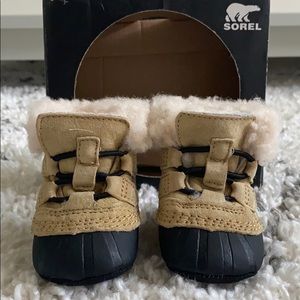 Newborn sorel caribootie